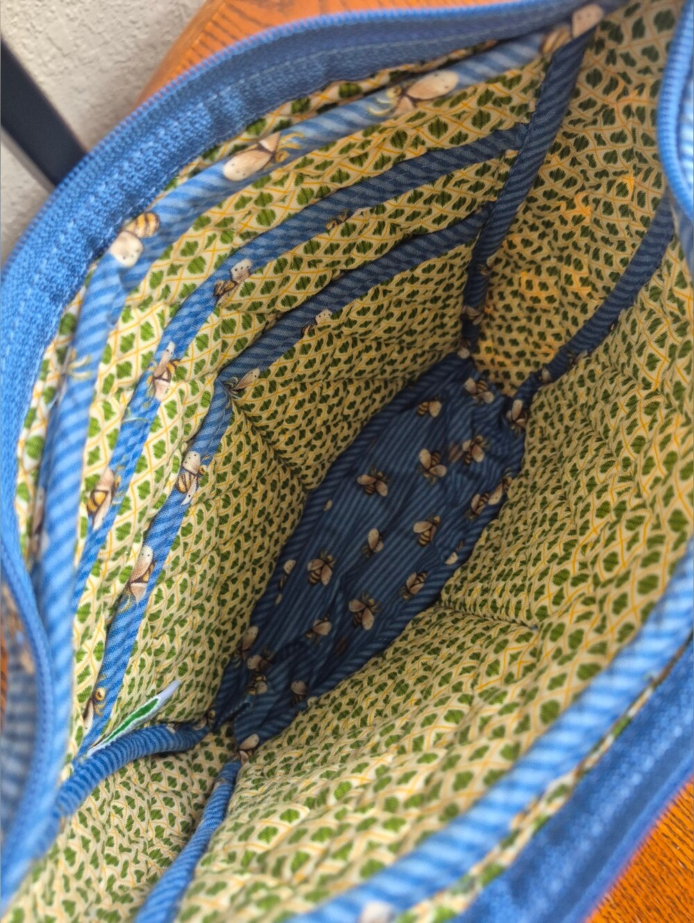 Vera Bradley Bees And Yellow Roses Spectator Crossbody Bag (2003) - Picture 8 of 10